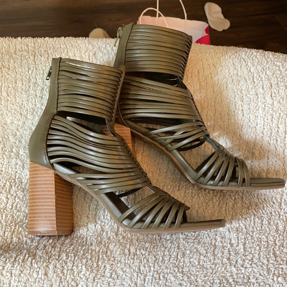 Forever 21 Sandal with heel